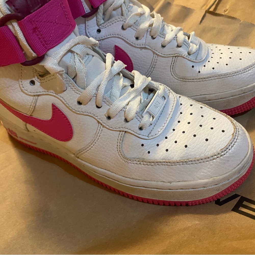 Nike Air Women's Sneakers in White and Pink